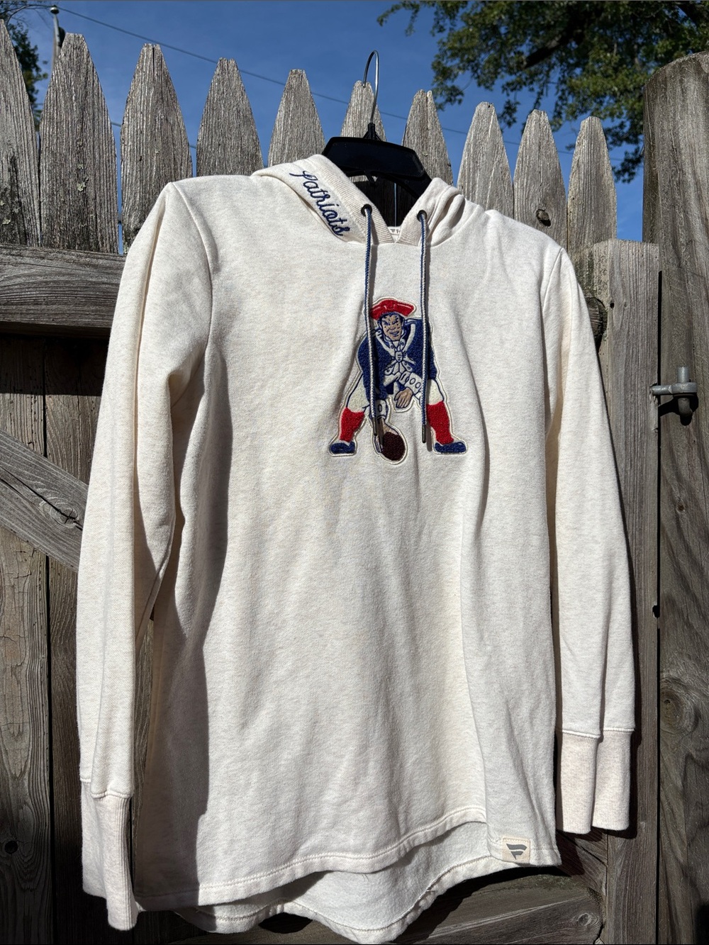 Fanatics medium cotton true Patriots logo hoodie!